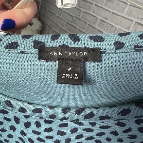 Like New |•ANN TAYLOR•| Graphic Long Sleeve Top - Picture 6 of 7